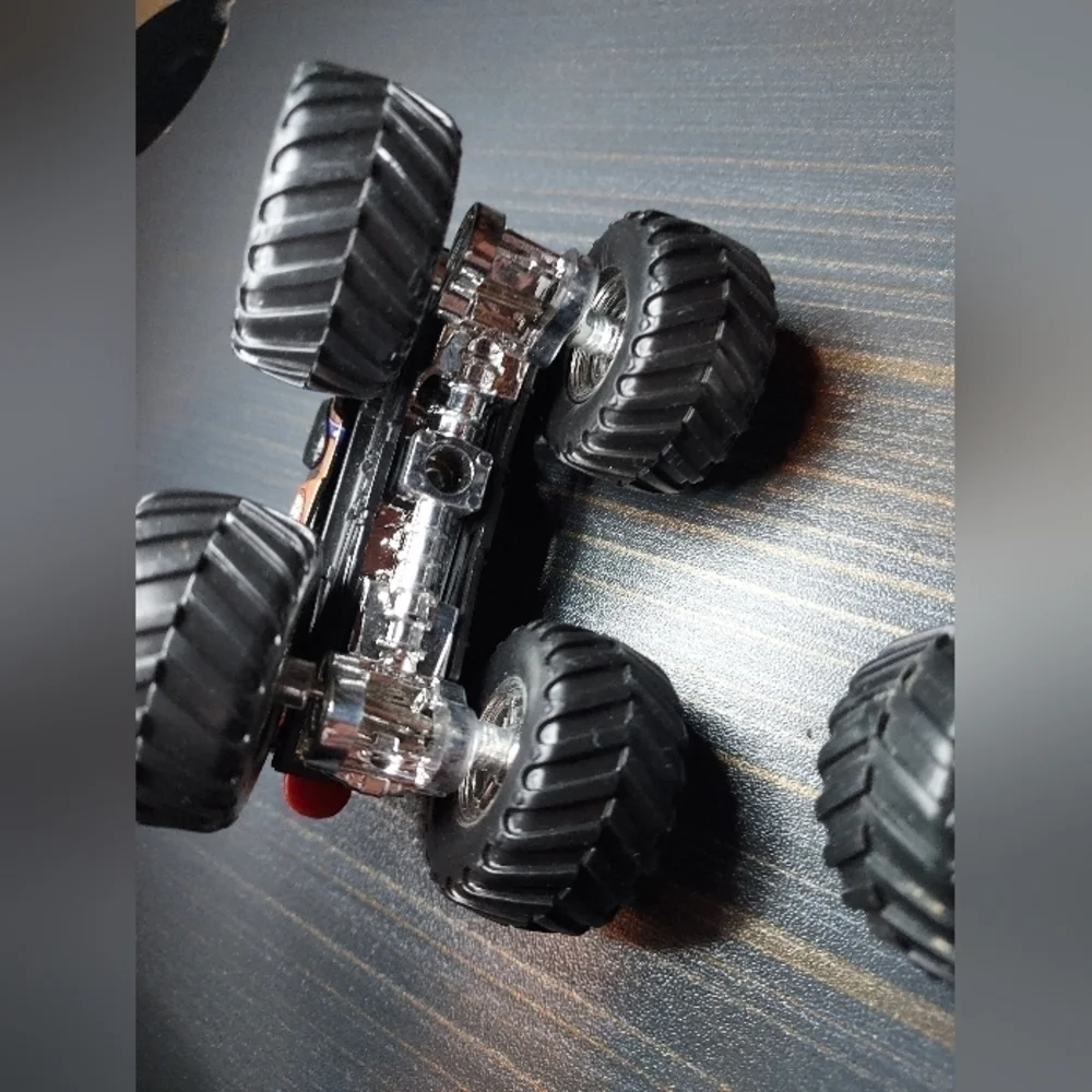 Hot Wheels Monster Jam Truck lot el matador and mutt Rottweiler